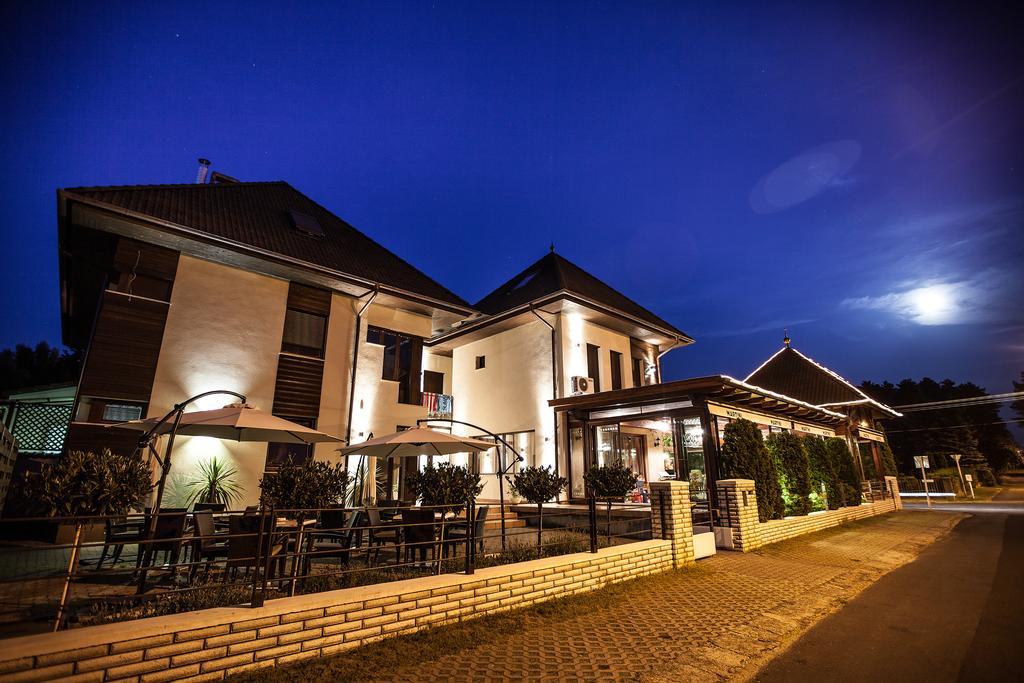 Hotel Diana Siofok Bagian luar foto